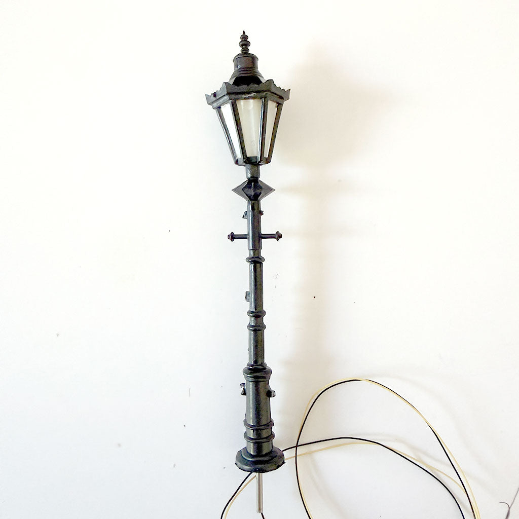 Period Style LED Street Lamps - Type 2 (Pack of 5) OO/1:76