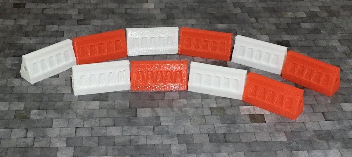 AX027-O Heavy Duty Roadworks Barriers (Pack of 10) O/7mm/1:43