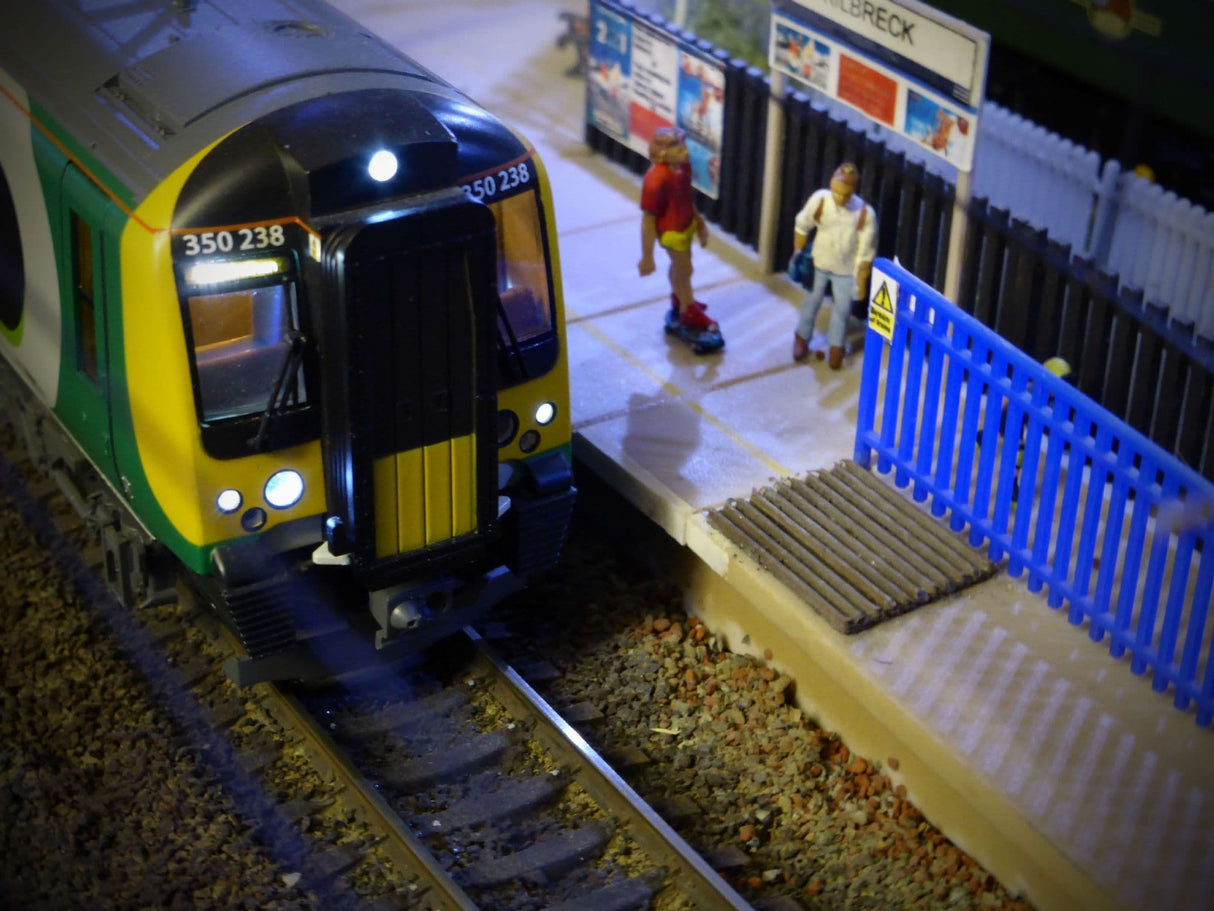 AX061-OO 3D Printed Level Crossing Anti Trespass Kit OO/4mm/1:76