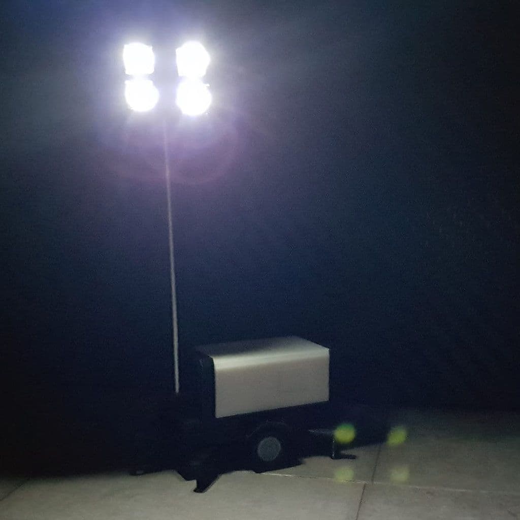 AX094-OO Mobile Lighting Tower With Working Illumination OO/4mm/1:76