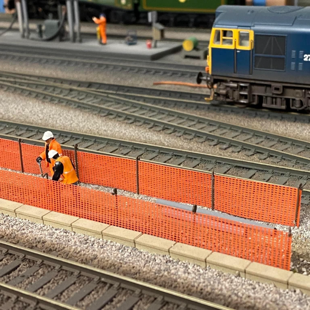 AX099-O Orange Barrier Fencing O/7mm/1:43