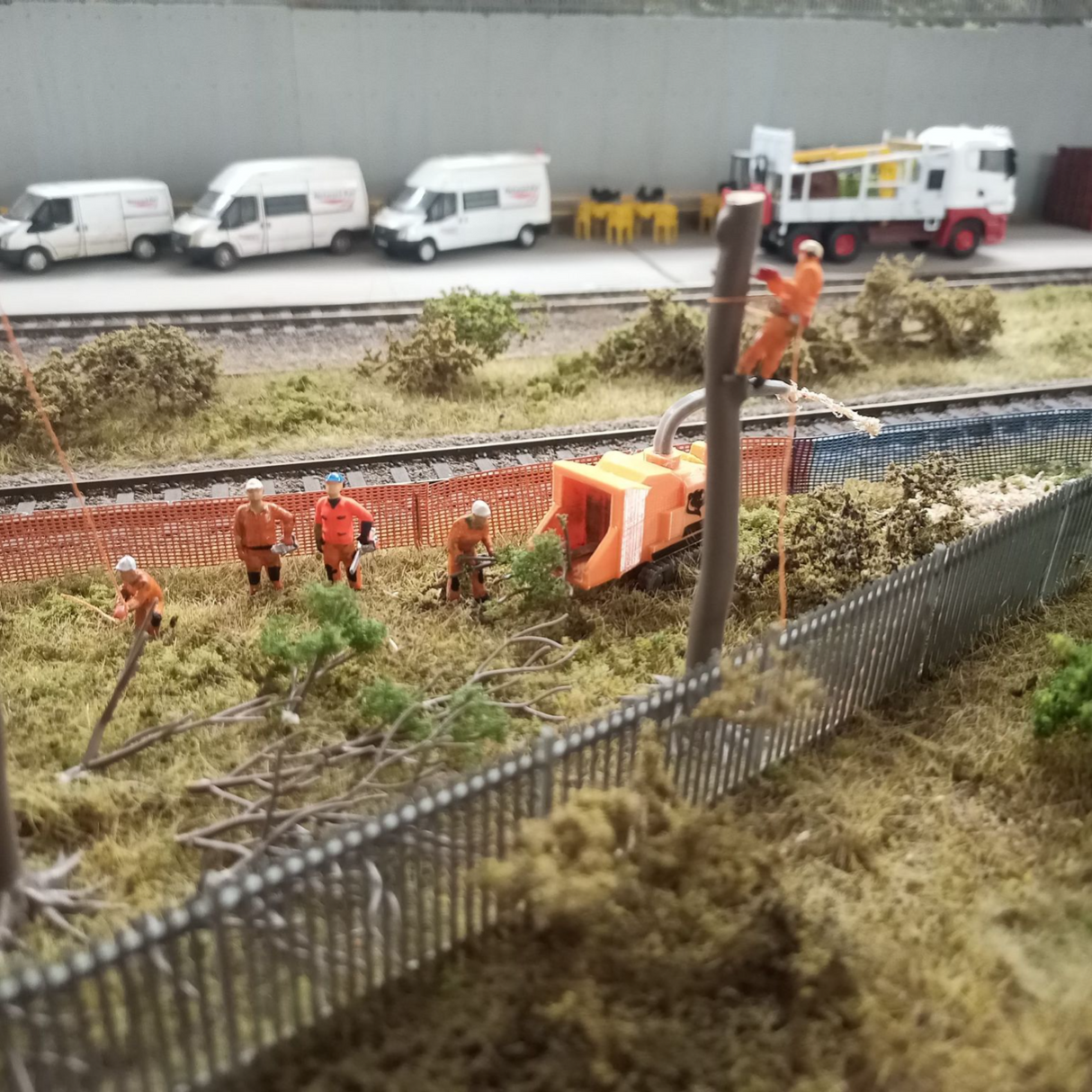 AX099-O Orange Barrier Fencing O/7mm/1:43
