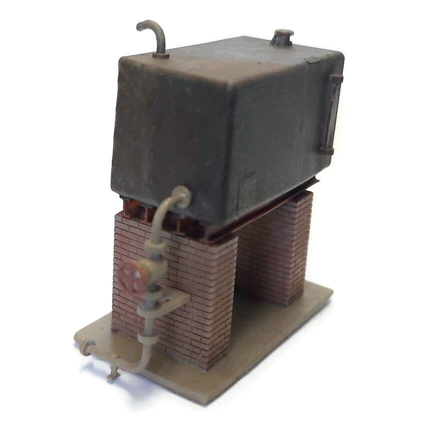 AX197-OO Oil / Fuel Tank On Brick Pillars - OO/4mm/1:76