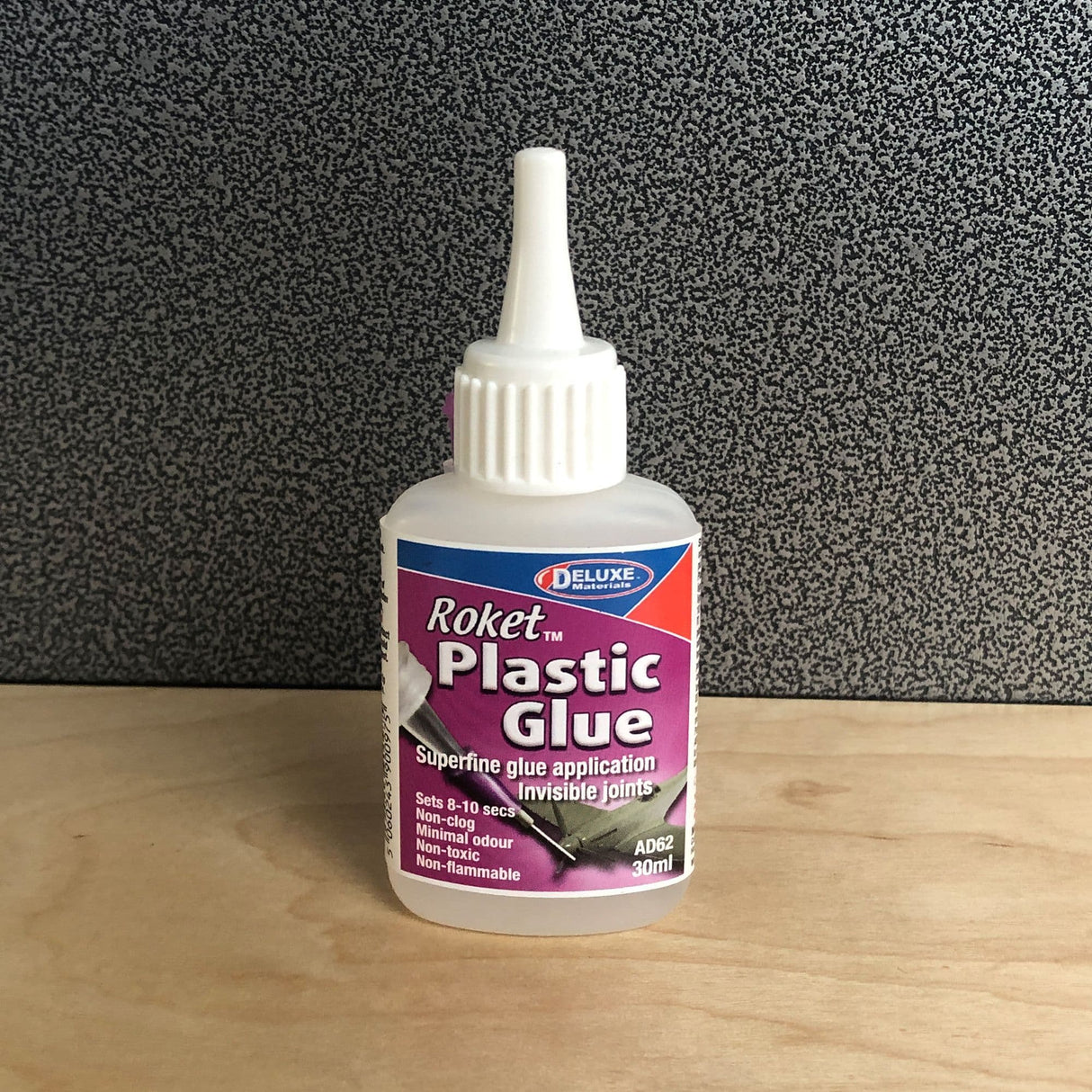Deluxe Materials AD-62 Roket Plastic Glue (30ml)