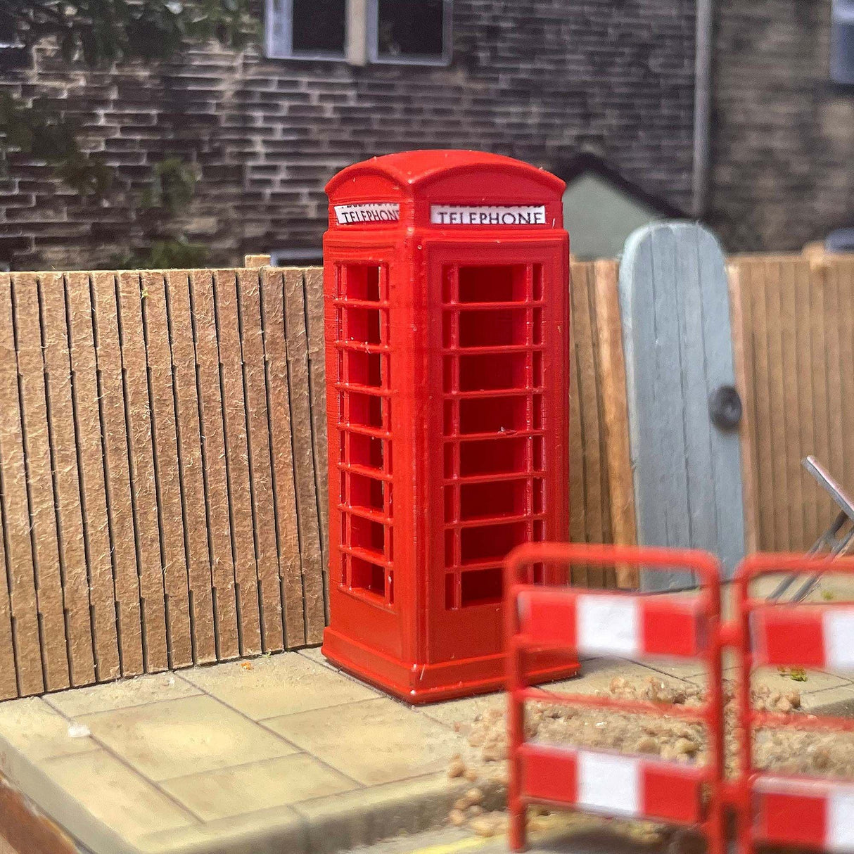 Gaugemaster GM461 Traditional Red Telephone Box - OO/4mm/1:76