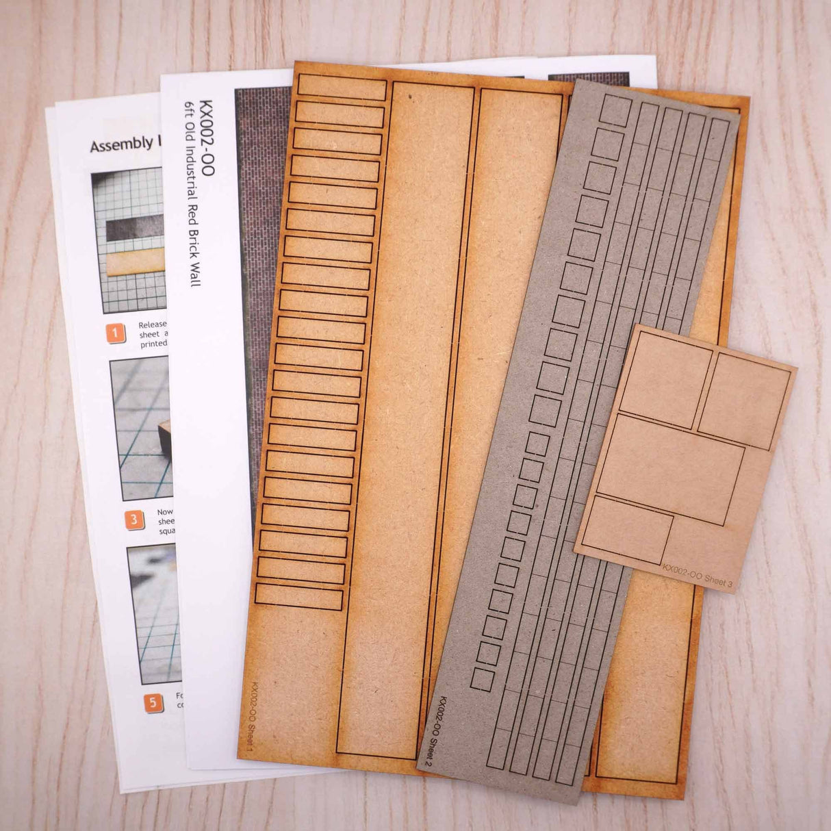 KX002-OO 6ft Industrial Brick Wall And Gates OO/4mm/1:76