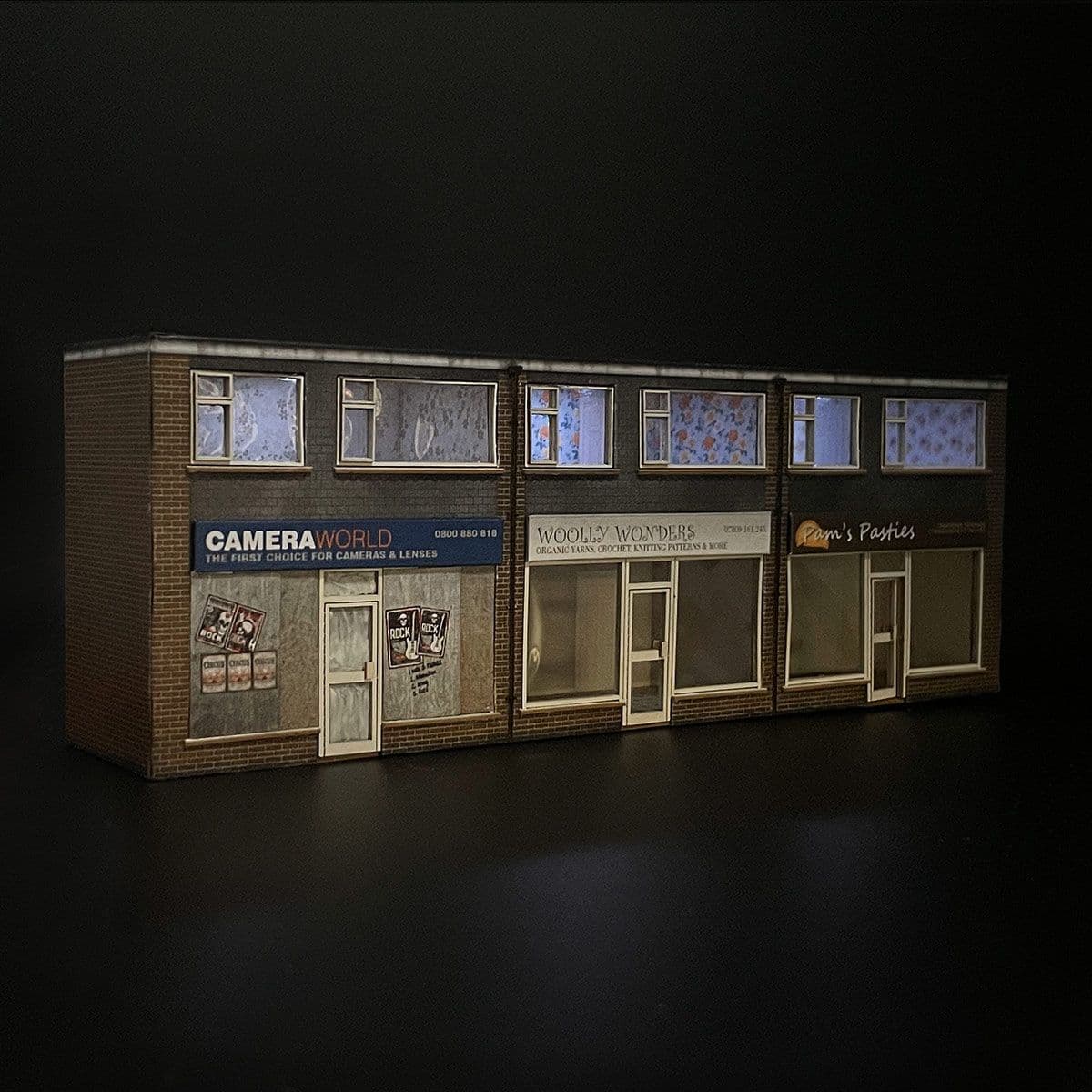 KX089-OO Low Relief 1970's Terraced Shops - OO/4mm/1:76