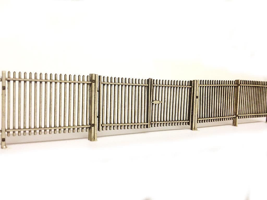 LX017-OO Laser Cut 2m Palisade Security Fencing & Gates OO/4mm/1:76