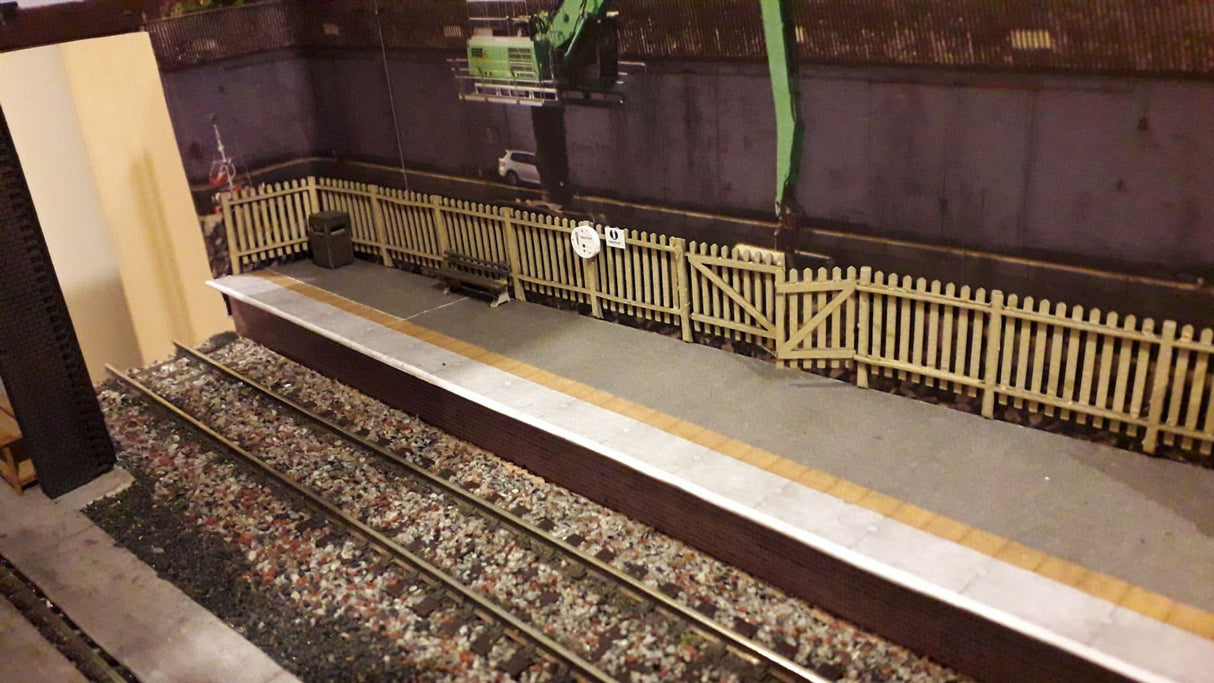 LX030-OO Laser Cut Platform Fencing OO/4mm/1:76
