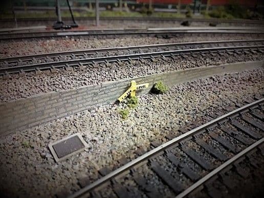 LX033-OO Mileposts, Gradient & Catch Points Signs (Pack of 29) - OO/4mm/1:76