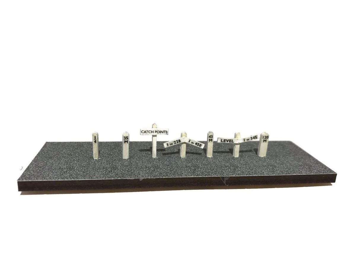 LX033-OO Mileposts, Gradient & Catch Points Signs (Pack of 29) - OO/4mm/1:76
