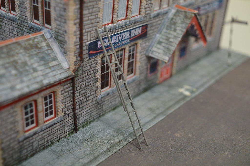 LX047-OO Laser Cut 10ft Extending Ladders OO/4mm/1:76