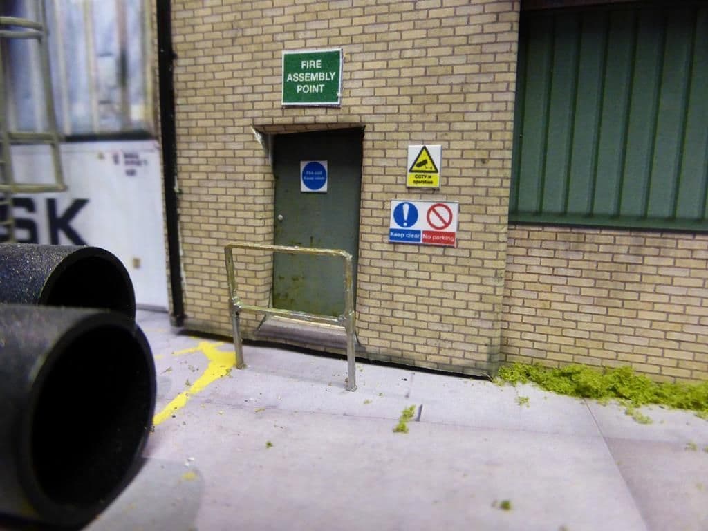 LX176-OO Laser Cut Tube Clamp Style Safety Railings (2 x 260mm) OO/4mm/1:76