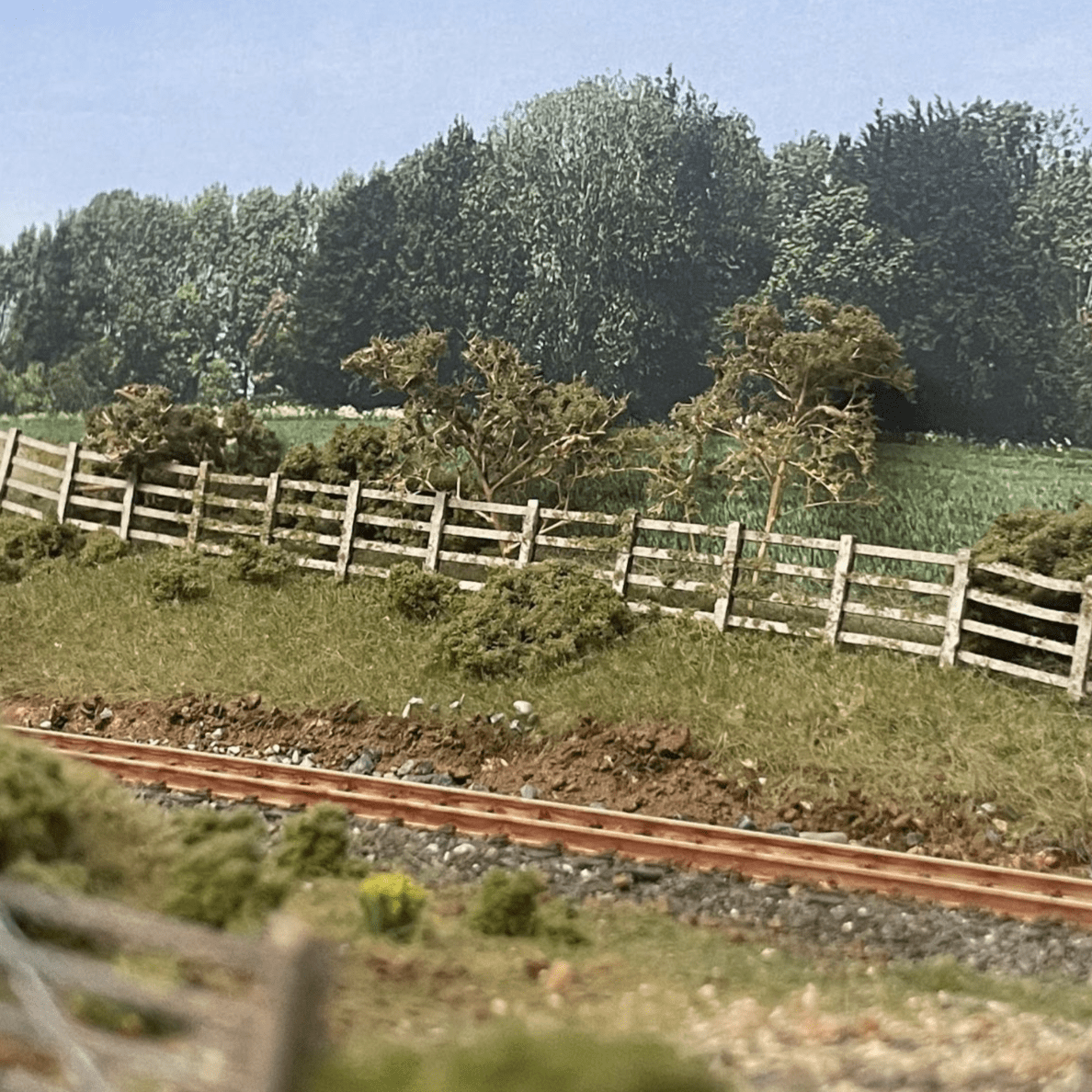 LX236-120 Laser Cut 4ft Post & Rail Lineside Fencing For TT:120