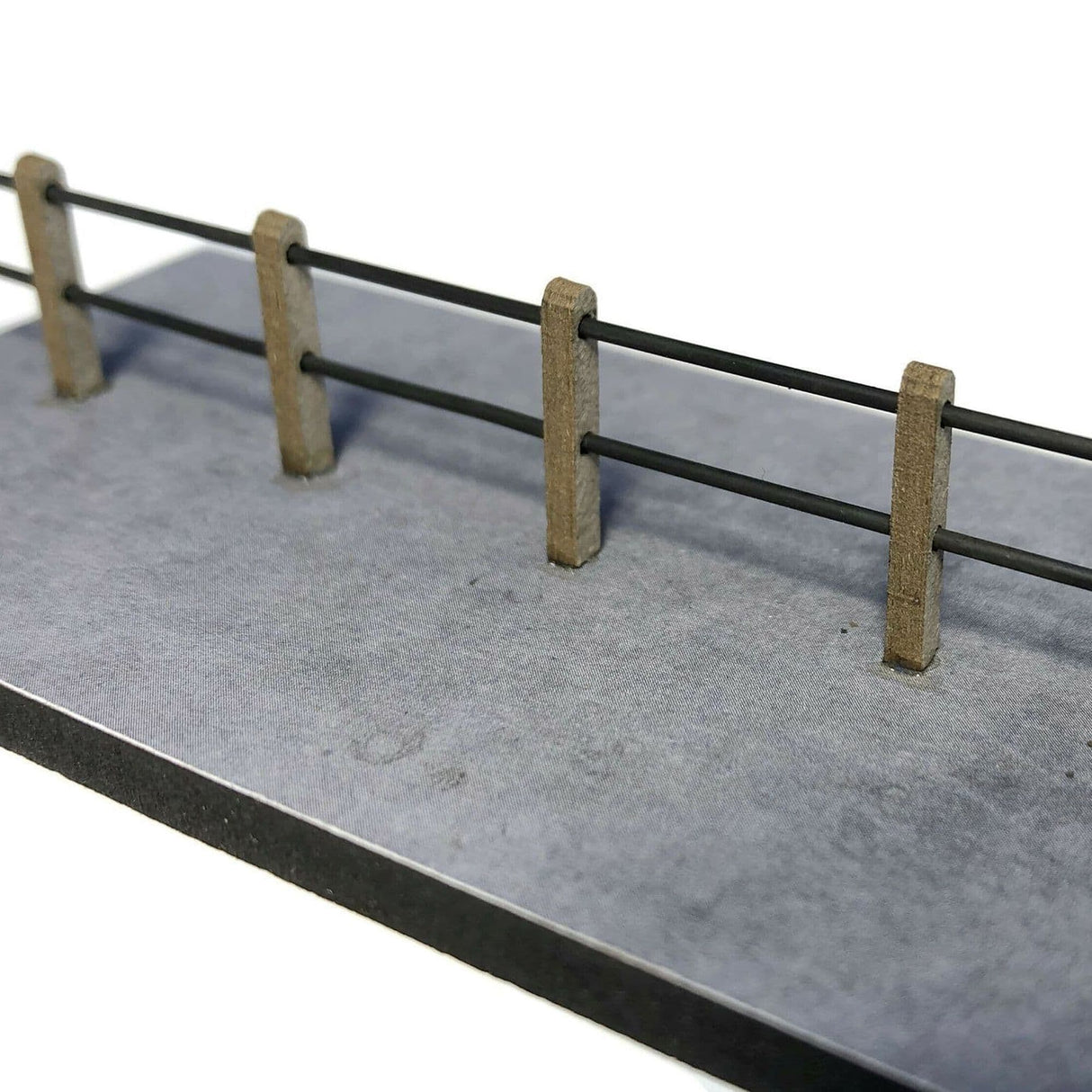 LX380-OO Concrete Barrel Rail Safety Fencing (Double Rail) - OO/4mm/1:76
