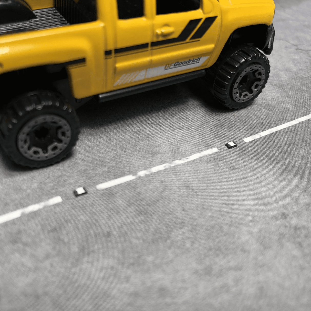 LX508-OO Cat's Eyes For Detailing Model Roads (Pack of 36) - OO/4mm/1:76