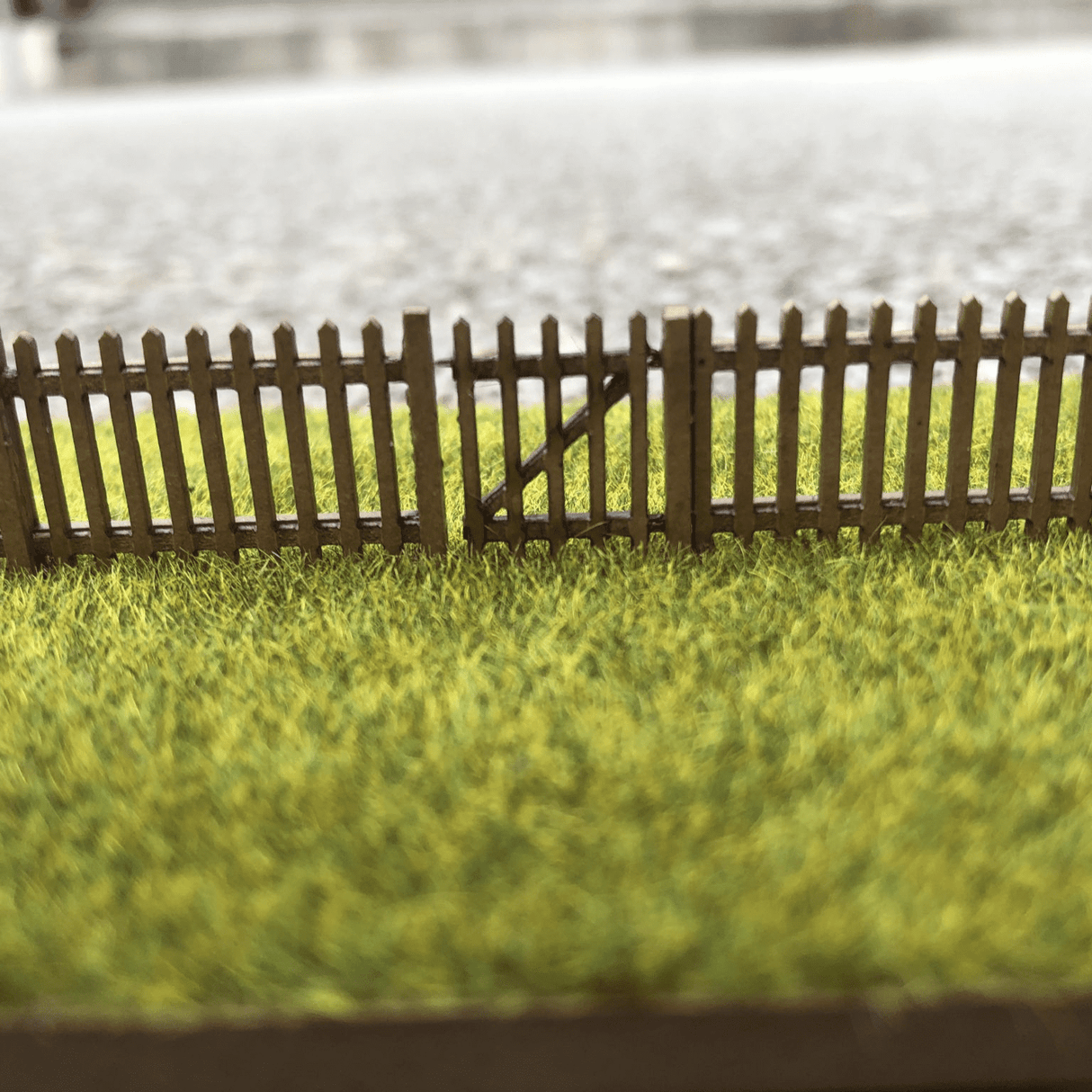 LX516-120 4ft Picket/Garden Fencing - TT:120