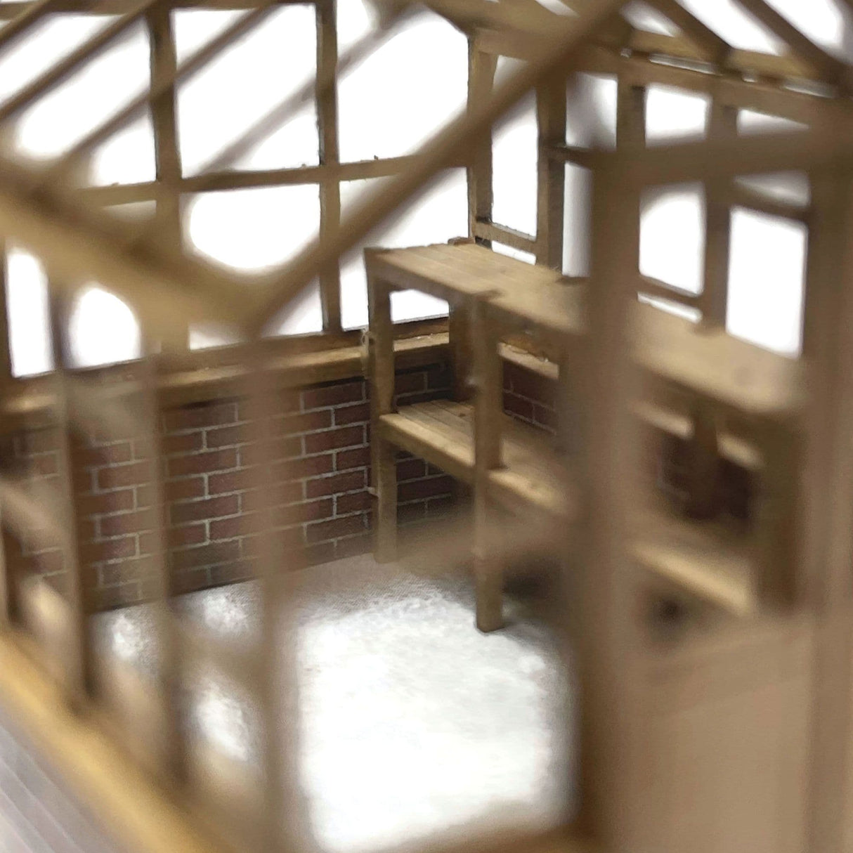 LX517-OO Traditional Brick Based Greenhouse - OO/4mm/1:76