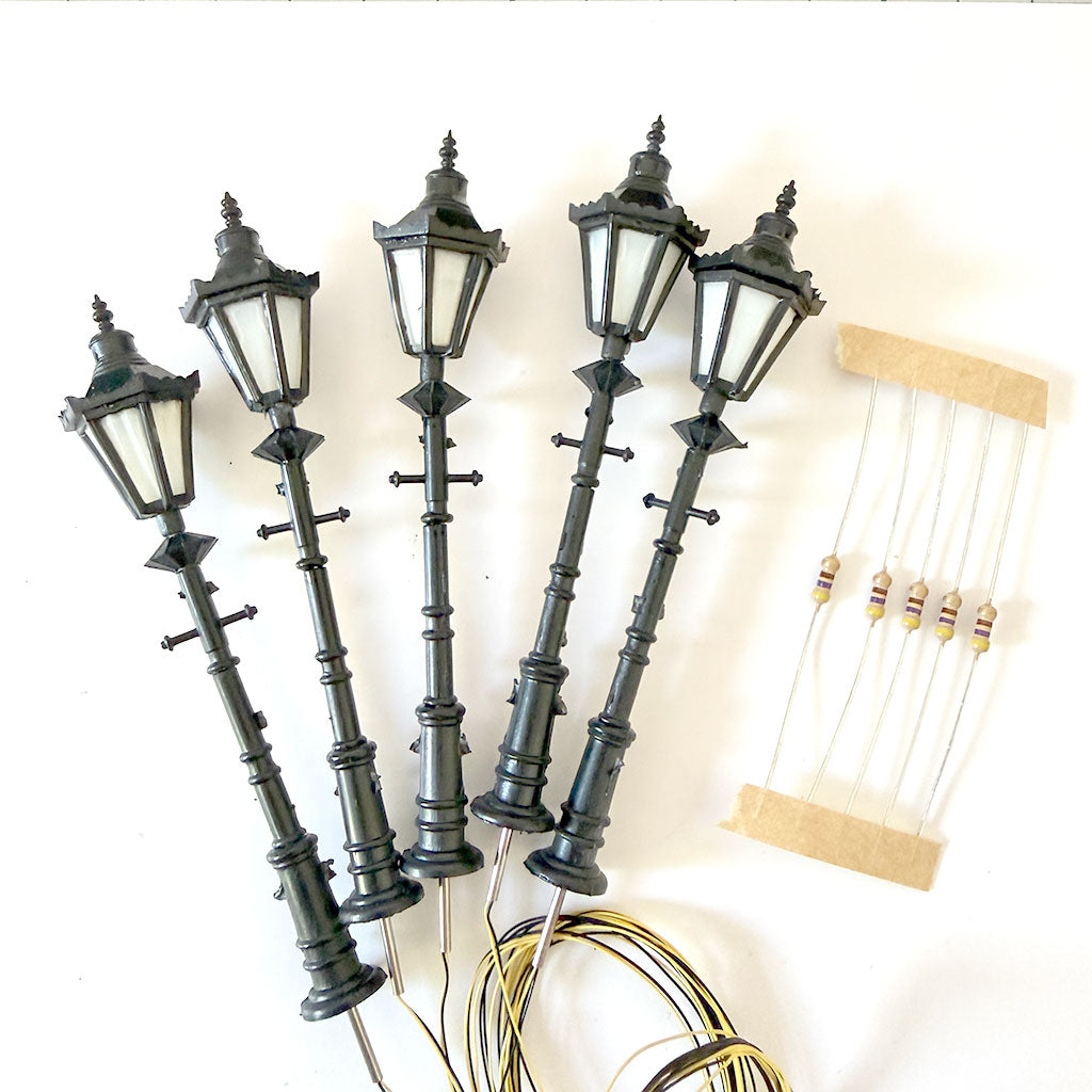 Period Style LED Street Lamps - Type 2 (Pack of 5) OO/1:76