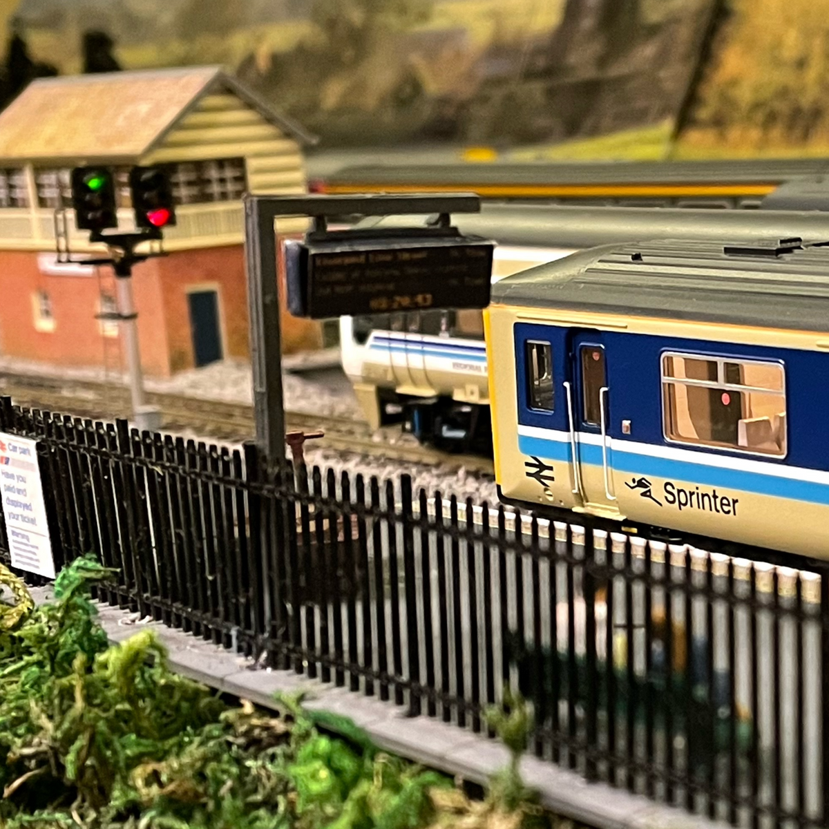 AX014-OO Next Train Indicators/Displays & Platform Clocks OO/4mm/176 ...