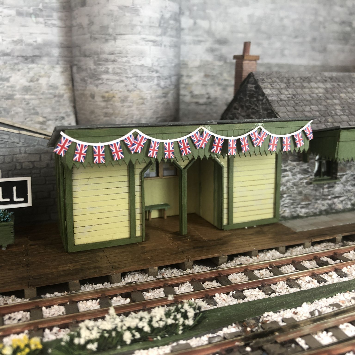 AX181-N Union Jack Bunting - Festooned (Pack of 10) - N/2mm/1:148