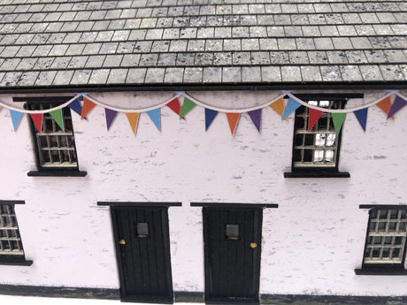 AX182-N Triangular Multi-Coloured Bunting - Festooned (Pack of 10) - N/2mm/1:148