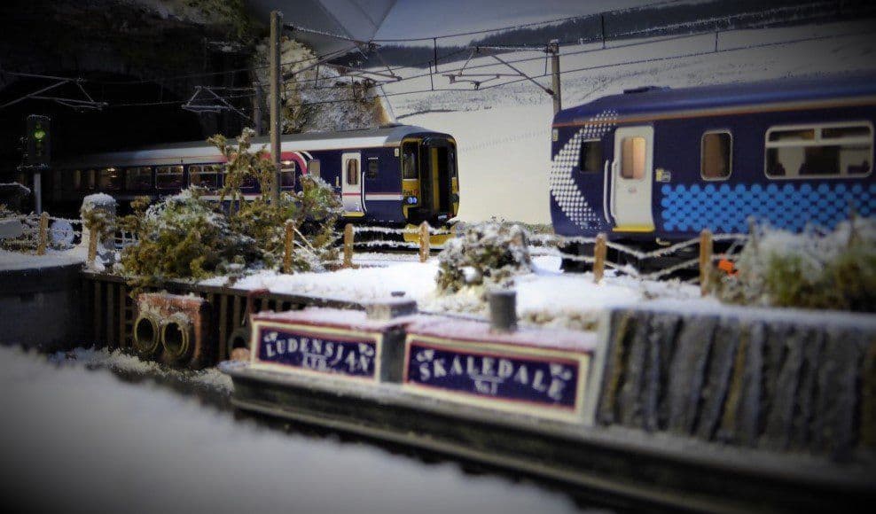 Deluxe Materials BD-29 Scenic Snow Kit (Set of 3)