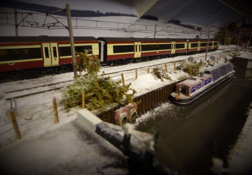 Deluxe Materials BD-29 Scenic Snow Kit (Set of 3)