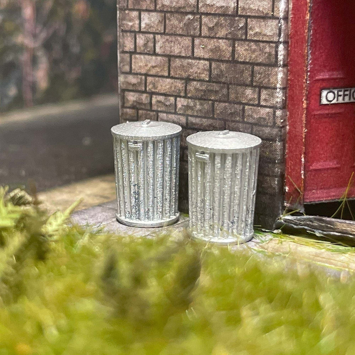 Gaugemaster GM494 Traditional Dustbins (Pack of 10) - OO/4mm/1:76