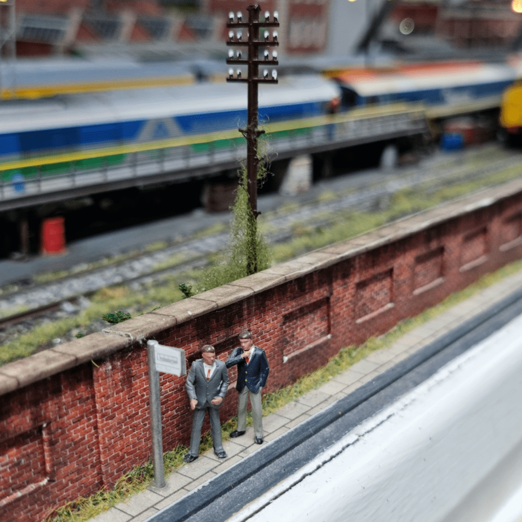KX006-OO 7' Victorian Red Brick Lineside Weathered Wall OO/4mm/1:76