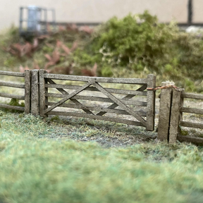 LX001-OO Laser Cut Five Bar Gates & Posts (Pack Of 3) OO/4mm/1:76