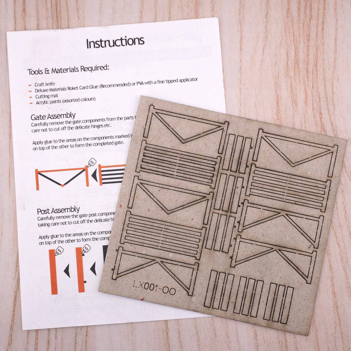 LX001-OO Laser Cut Five Bar Gates & Posts (Pack Of 3) OO/4mm/1:76