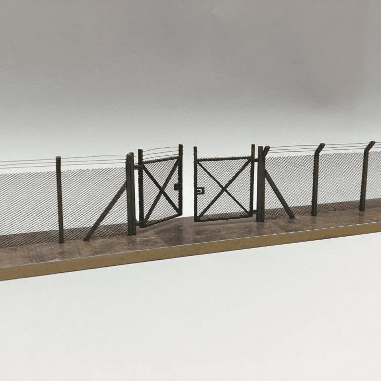 LX007-N-A Laser Cut Chain Link Security Fencing (Crank Top) N/2mm/1:148