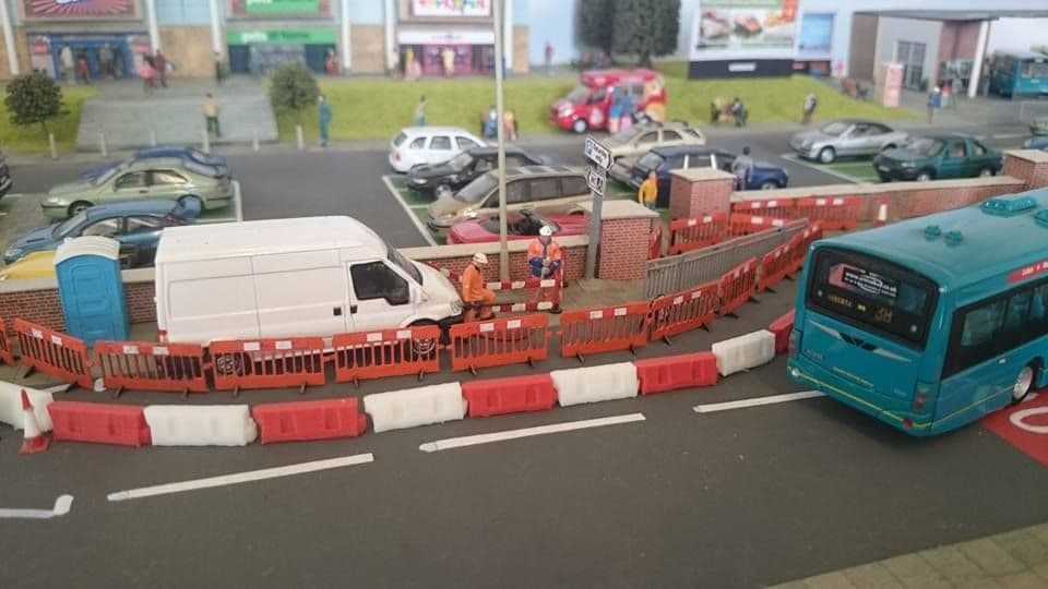 LX023-O Laser Cut Roadworks Safety Barriers (Pack of 15) - O / 7mm / 1:43
