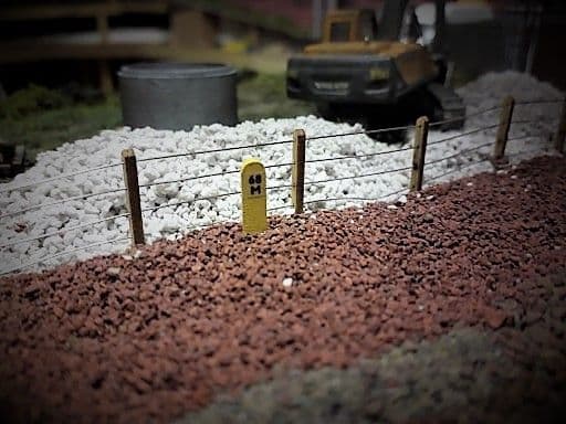 LX033-OO Mileposts, Gradient & Catch Points Signs (Pack of 29) - OO/4mm/1:76
