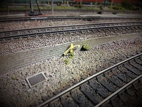 LX033-OO Mileposts, Gradient & Catch Points Signs (Pack of 29) - OO/4mm/1:76