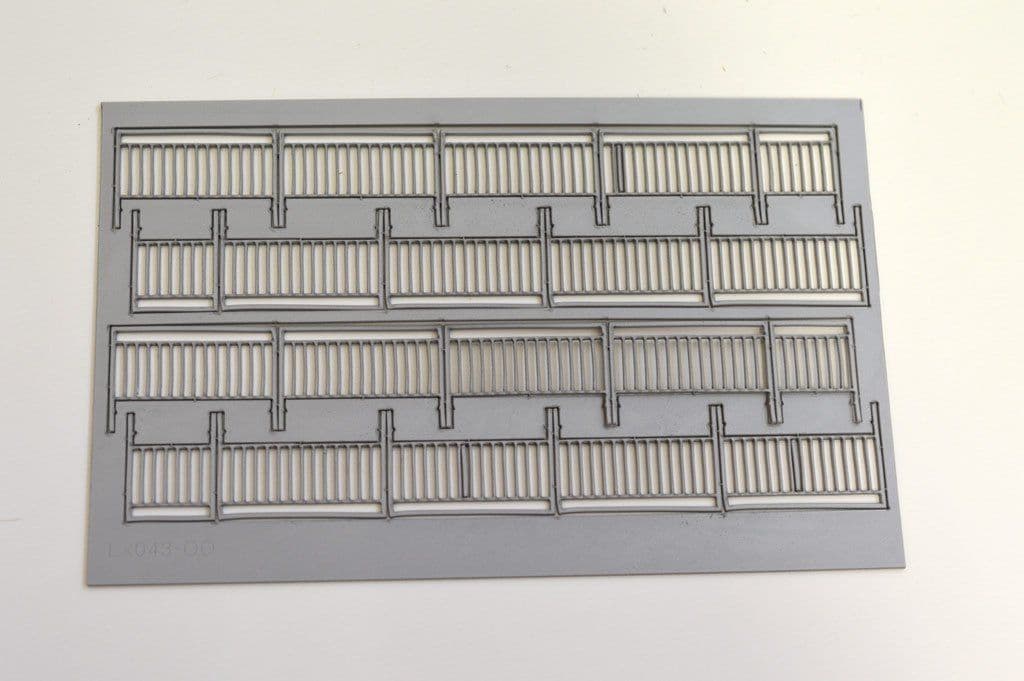 LX043-OO Laser Cut Pedestrian Railings With Sight Gap OO/4mm/1:76