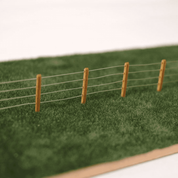 LX056-OO Laser Cut 4ft Post & Wire Fencing OO/4mm/1:76