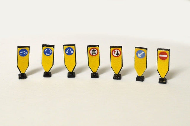 LX073-OO Laser Cut Modern Traffic Bollard (Pack of 12) OO/4mm/1:76