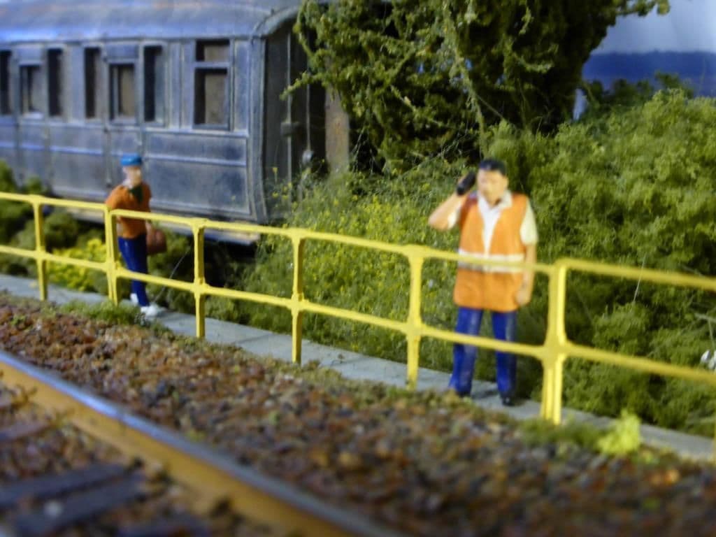 LX097-OO Laser Cut Tube Clamp Style Safety Railings OO/4mm/1:76