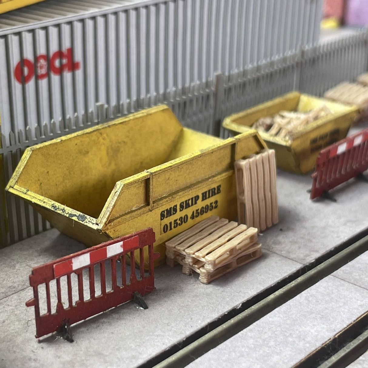 LX110-OO Rubbish Skips (Pack of 5) OO/4mm/1:76