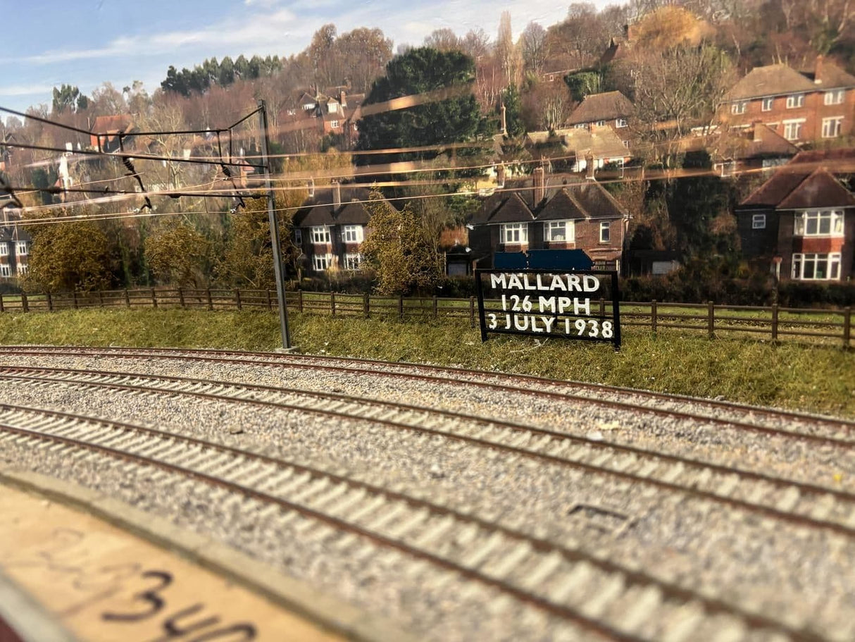 LX215-OO Mallard Speed Record Commemorative Sign - OO/4mm/1:76