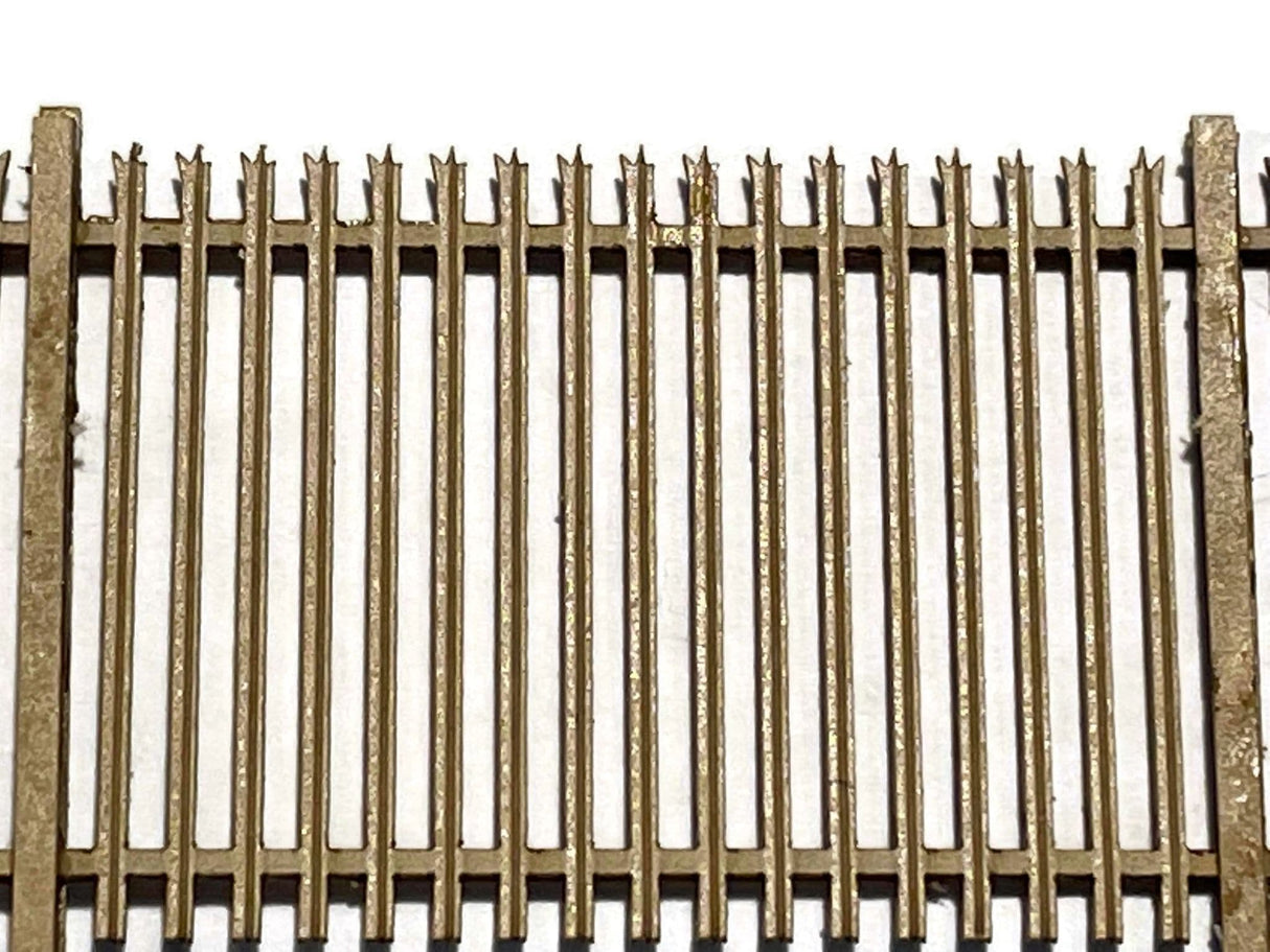 LX429-OO Tri-Spike 2m Palisade Security Fencing & Gates - OO/4mm/1:76