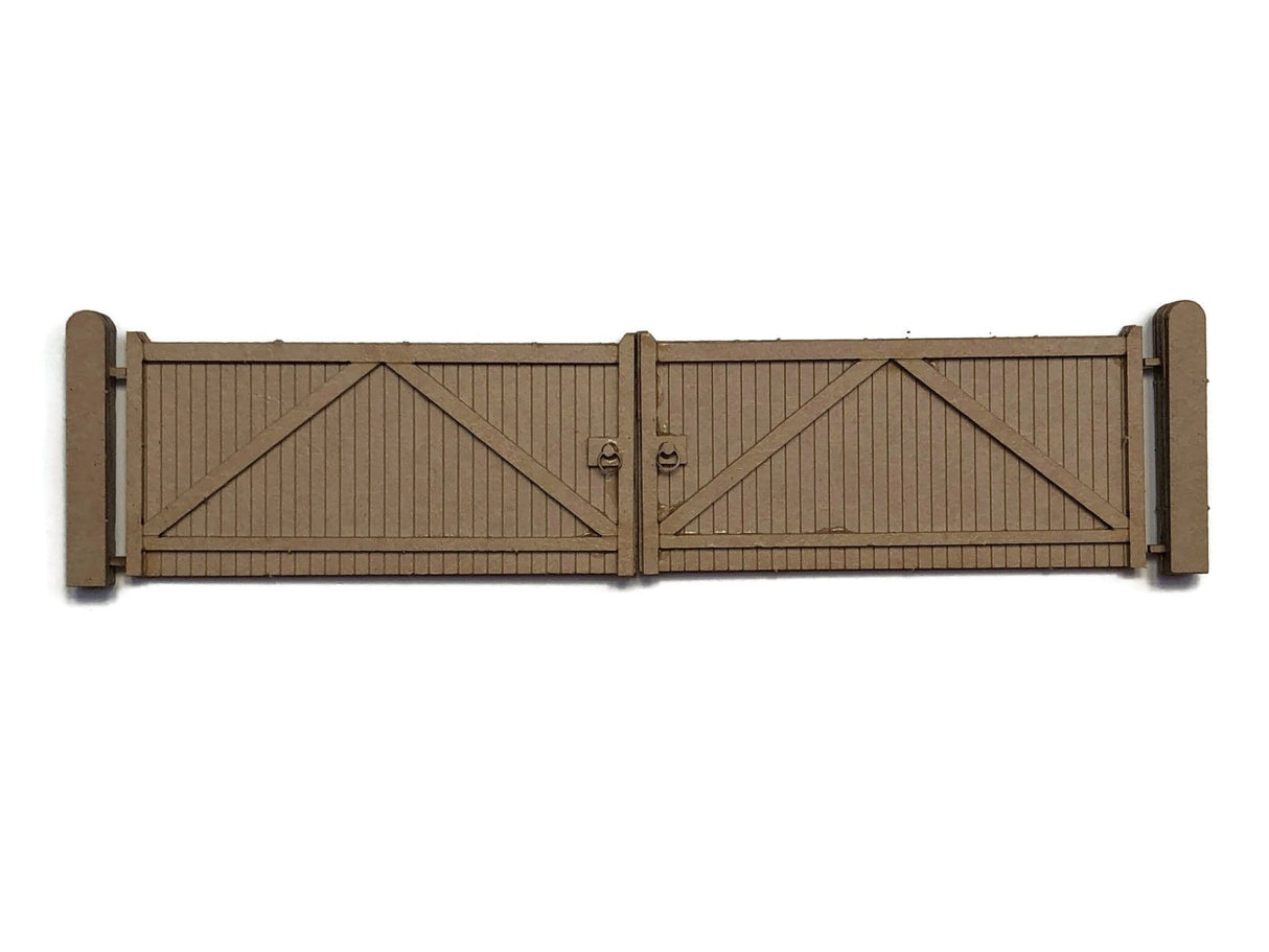 LX443-N Large Wooden Factory Gates - Type 2 - N/2mm/1:148
