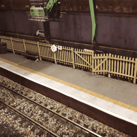 LX579-OO 4ft Platform Fencing (Straights) - OO/4mm/1:76