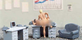 Noch 15953 Lovers in Action On Office Desk OO/HO