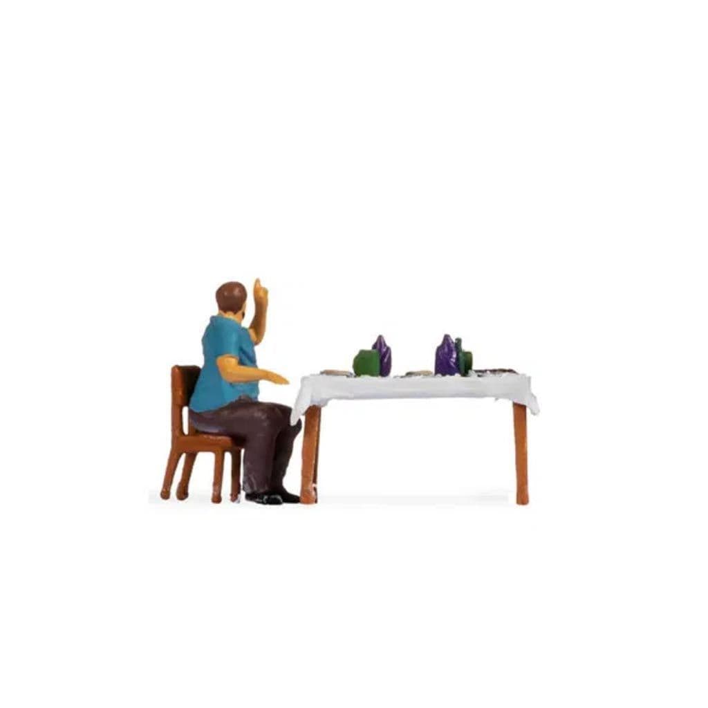 Noch 16514 Man Eating Lunch At A Restaurant Scene for OO/HO Scale ...